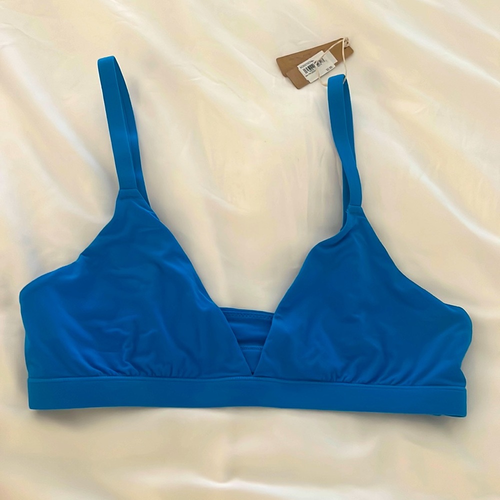 Never worn SKIMS brand new sized medium fits everybody crossover bra Mykonos